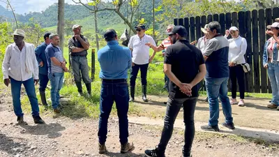 Alcalde lidera encuentro y plantea soluciones para las comunidades de Orozco, Menzulí y Palocolorado, afectadas por las lluvias y estado de la vía